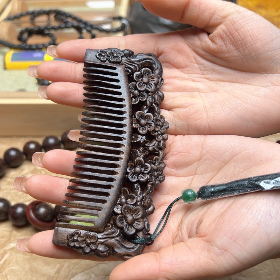 大叶紫檀（黑酸枝木类）