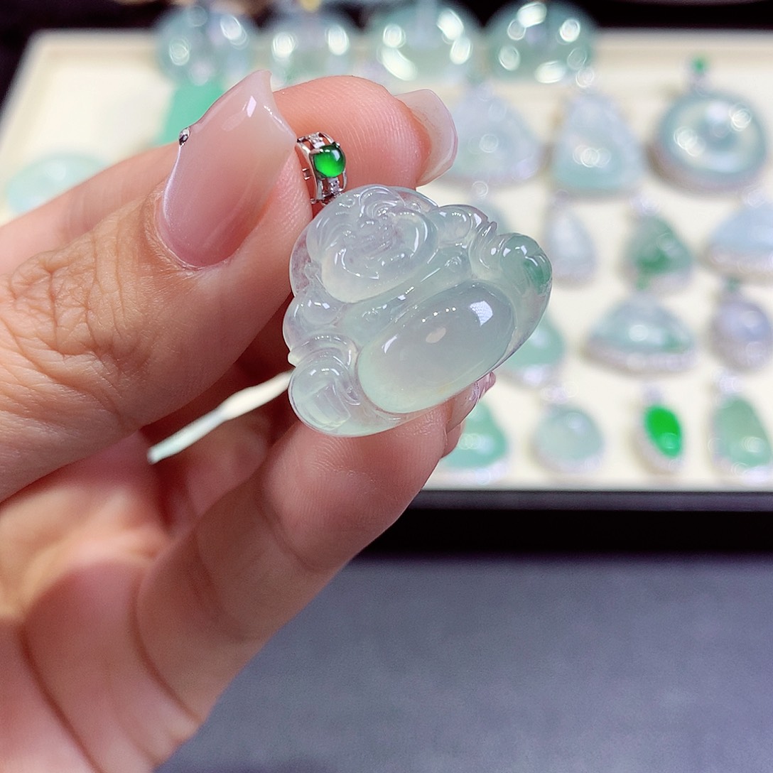 超***范翡翠18K金镶嵌颈饰