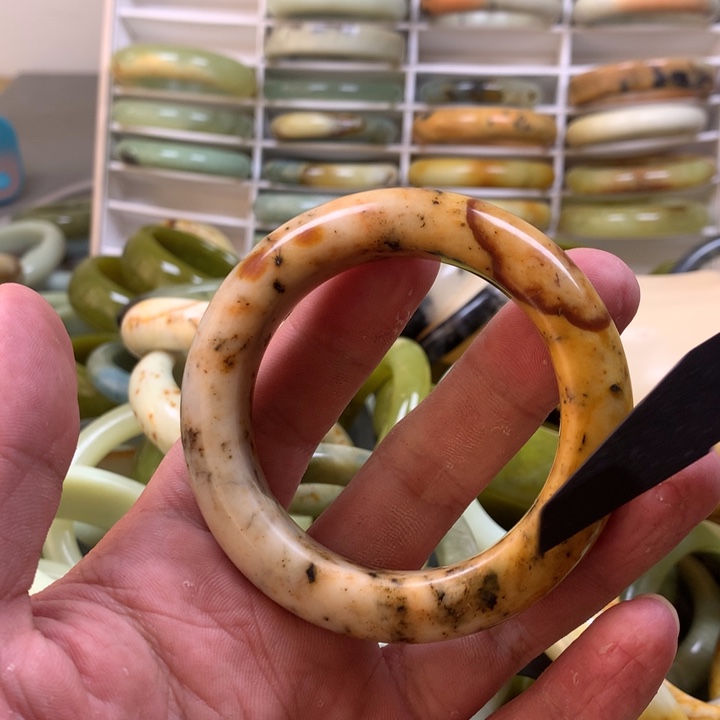 蛇纹石玉手镯未镶嵌溜****西