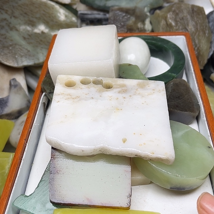 未镶嵌和田玉珠宝奇石有****。