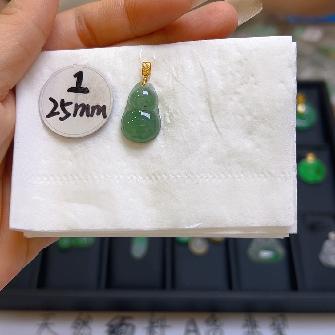 翡翠颈饰18K金镶嵌翡翠