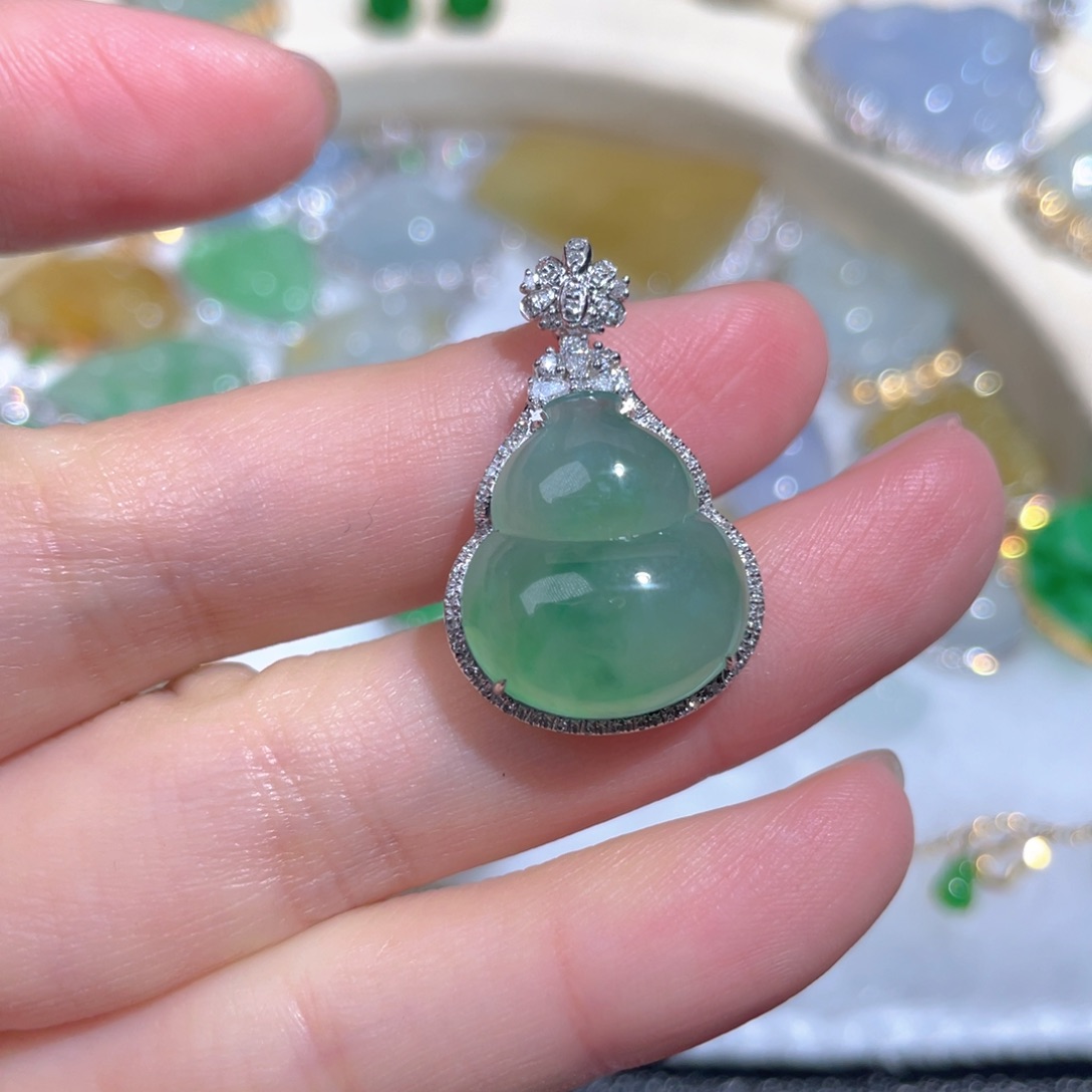 翡翠颈饰18K金镶嵌翡翠