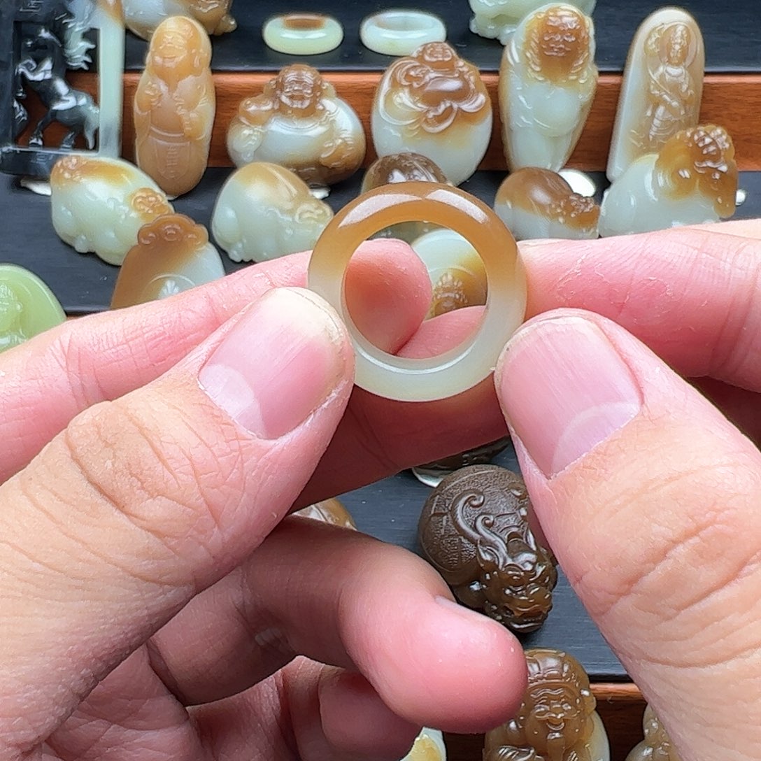 和田玉（糖玉）颈饰未镶嵌小*宝