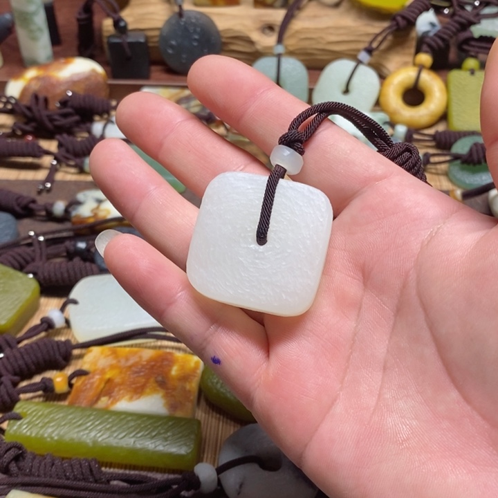 蛇纹石玉挂件未镶嵌浪****?