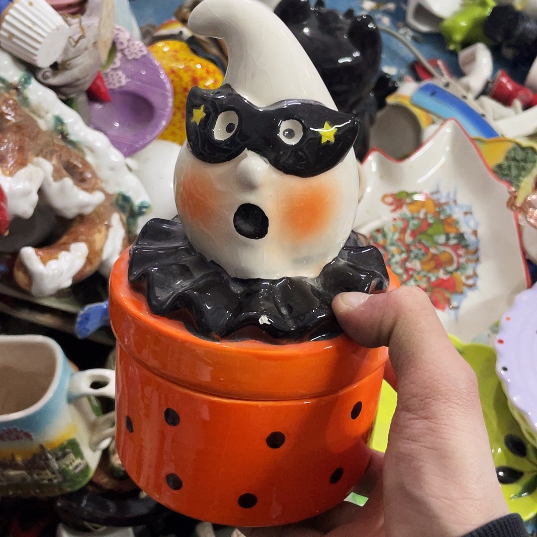 摆件  磕碰。 封釉。      