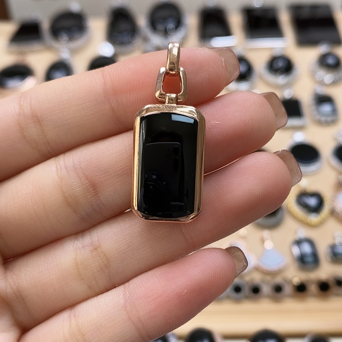 翡翠颈饰18K金镶嵌天然翡翠墨翠