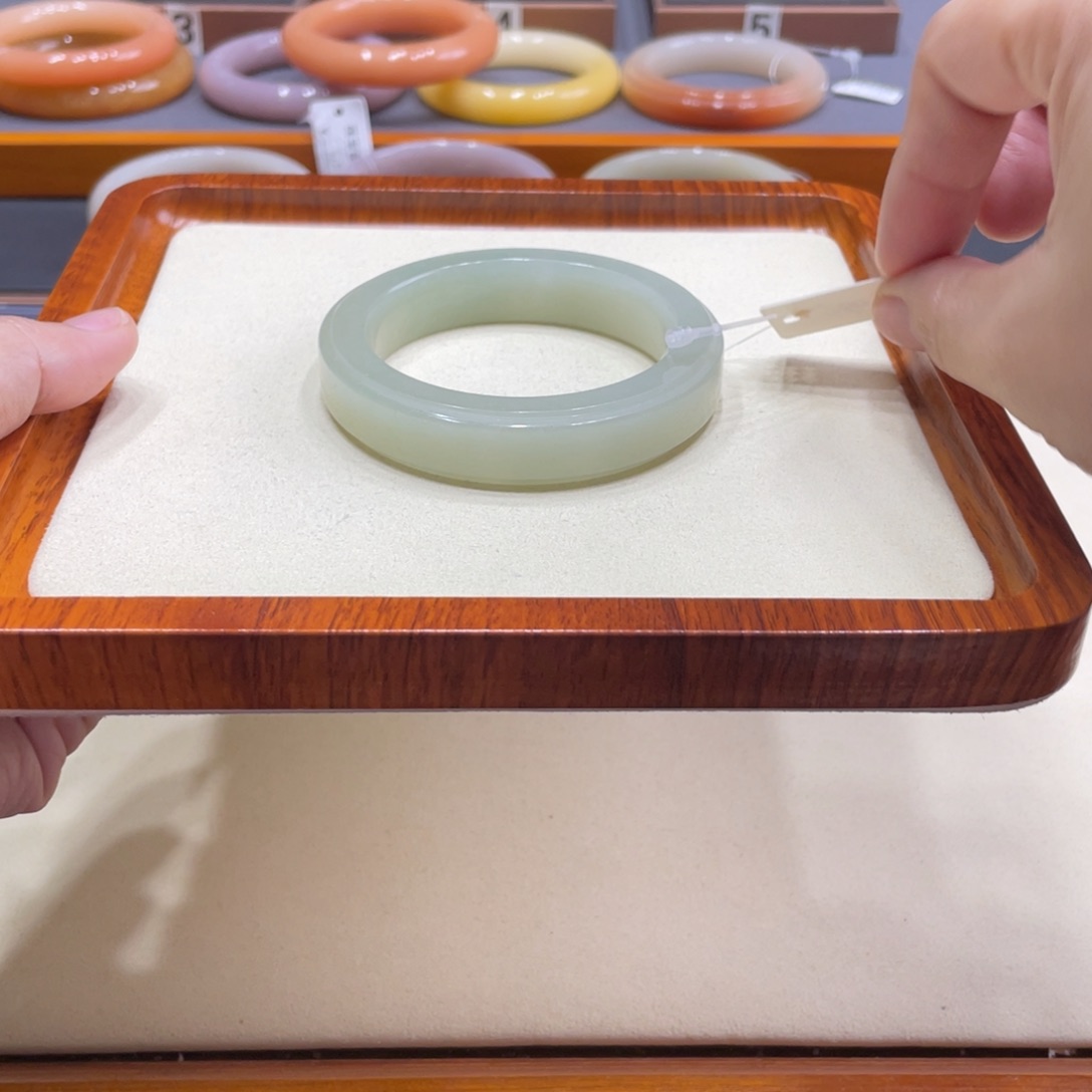 石英质玉手镯未镶嵌鲸**❦