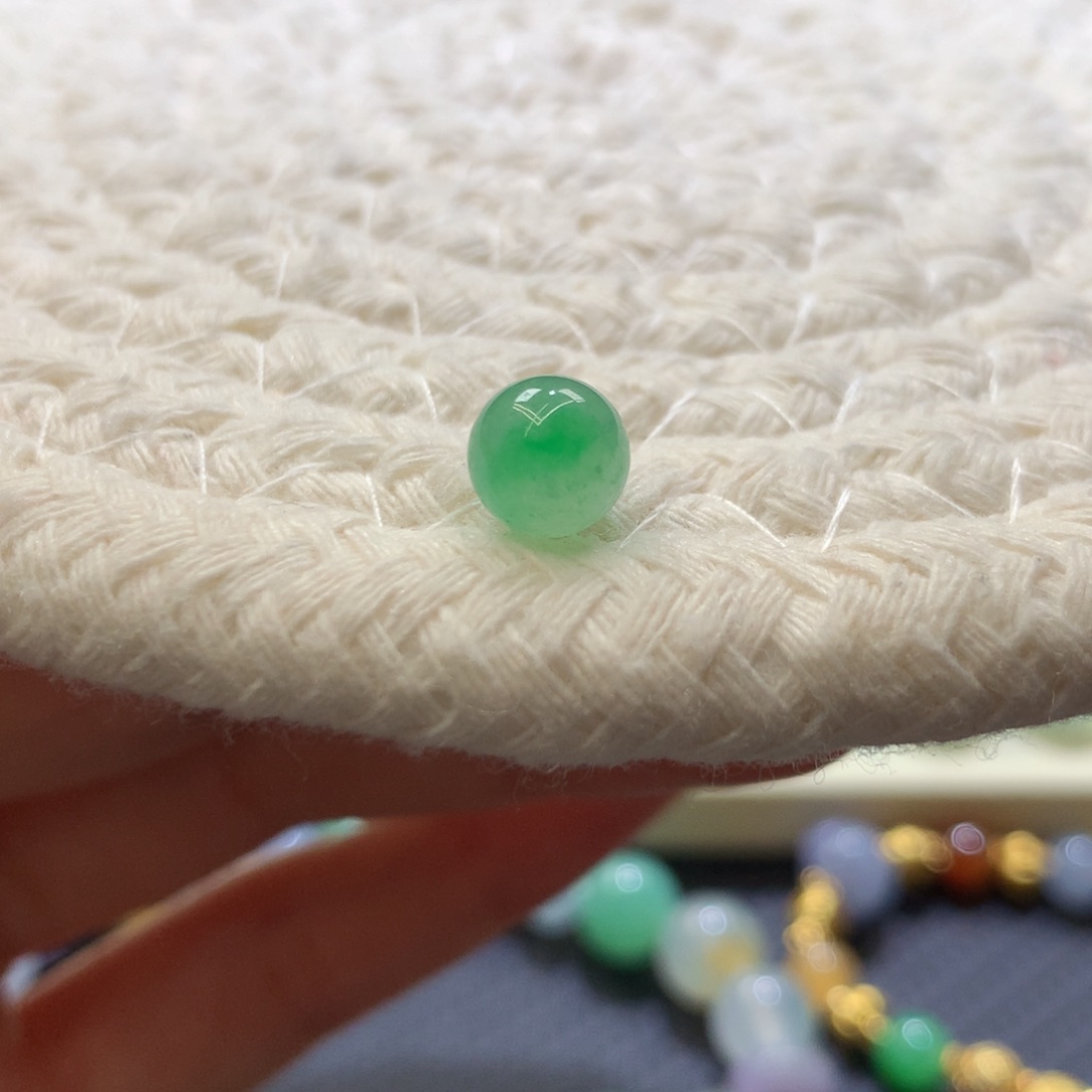定制翡翠未镶嵌 毛货抛光定制 阳绿 卡7.2