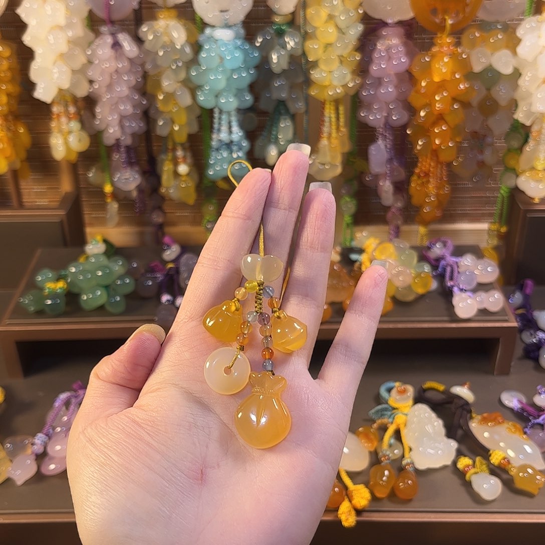 苏***苏玛瑙/玉髓未镶嵌车挂手机链