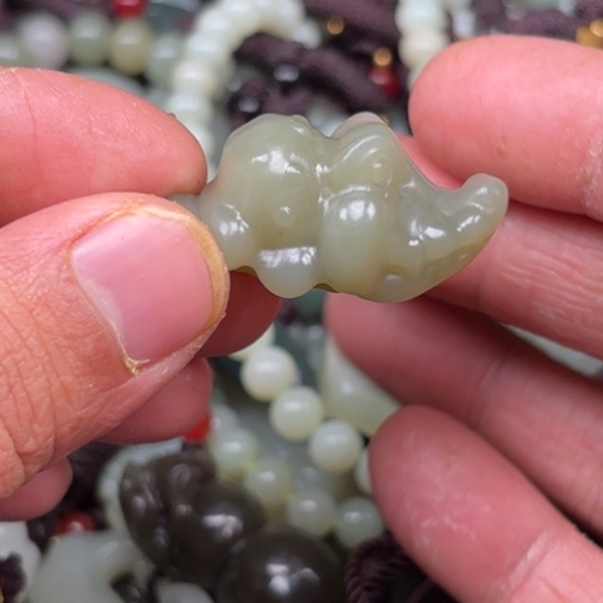 和田玉吊坠未镶嵌