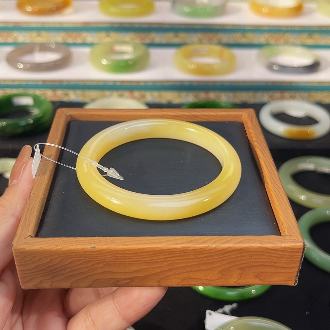 未镶嵌手镯和田玉-蜜糖手镯