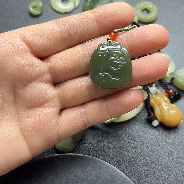 和田玉未镶嵌颈饰