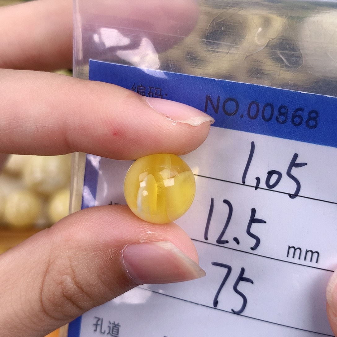 蜜蜡未镶嵌珠宝奇石