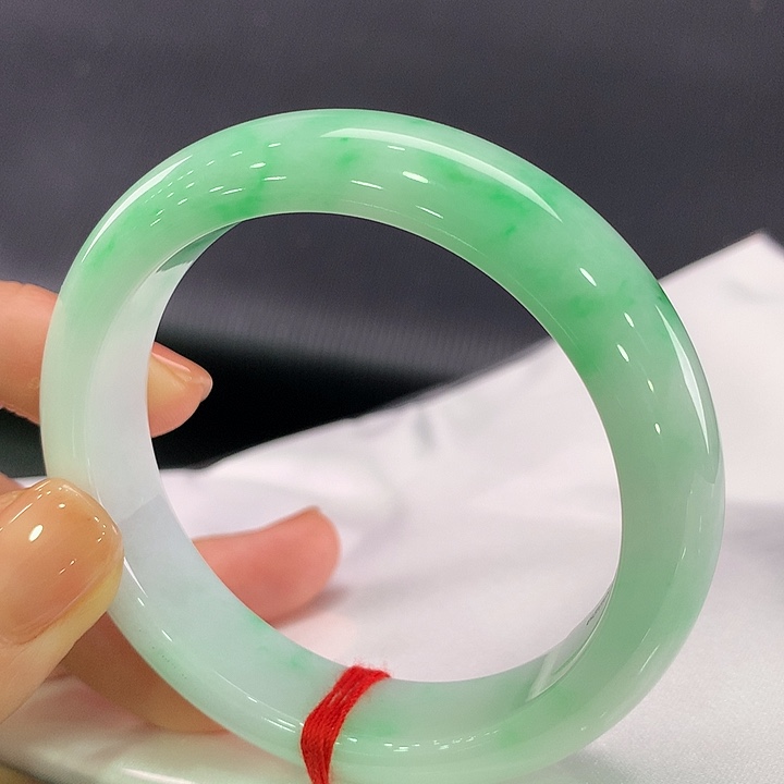 翡翠未镶嵌手镯正圈53