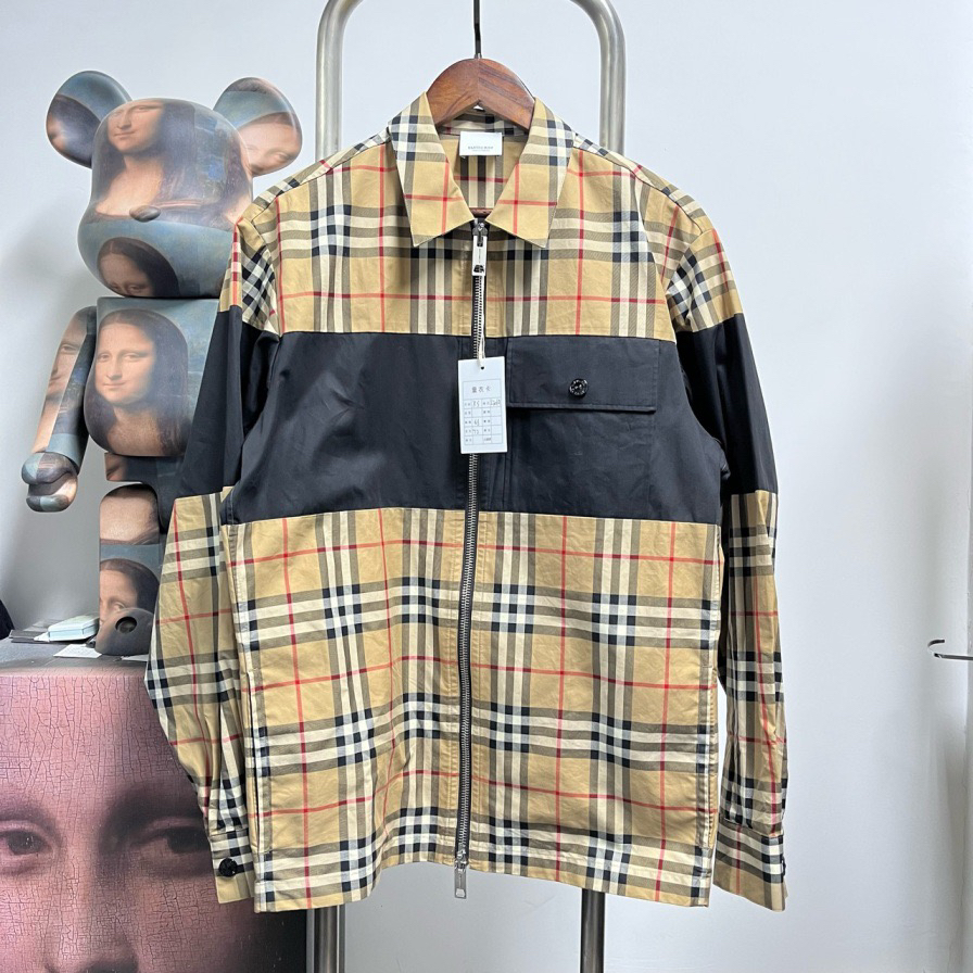 99新 BURBERRY/博柏利 格纹拉链外套 L2019 尺码XS 衣长72 胸围56