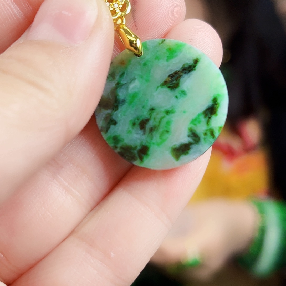 翡翠颈饰未镶嵌吊坠