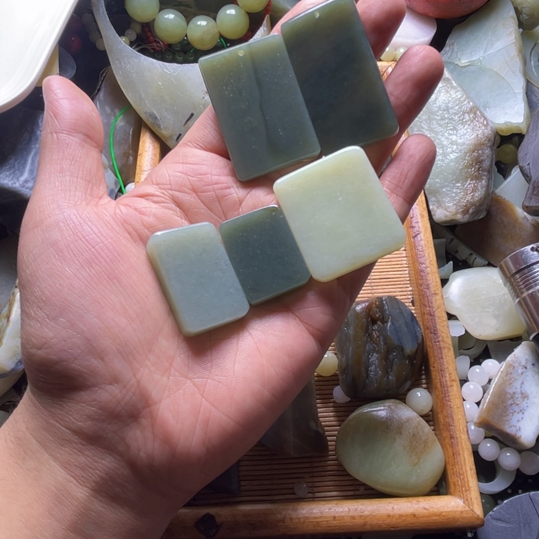 张***岁和田玉（糖玉）未镶嵌挂件