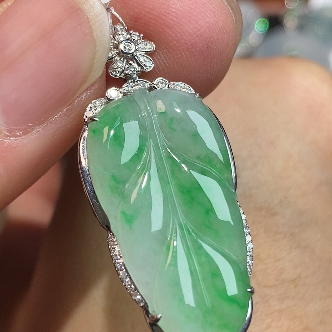 翡翠颈饰18K金镶嵌叶子
