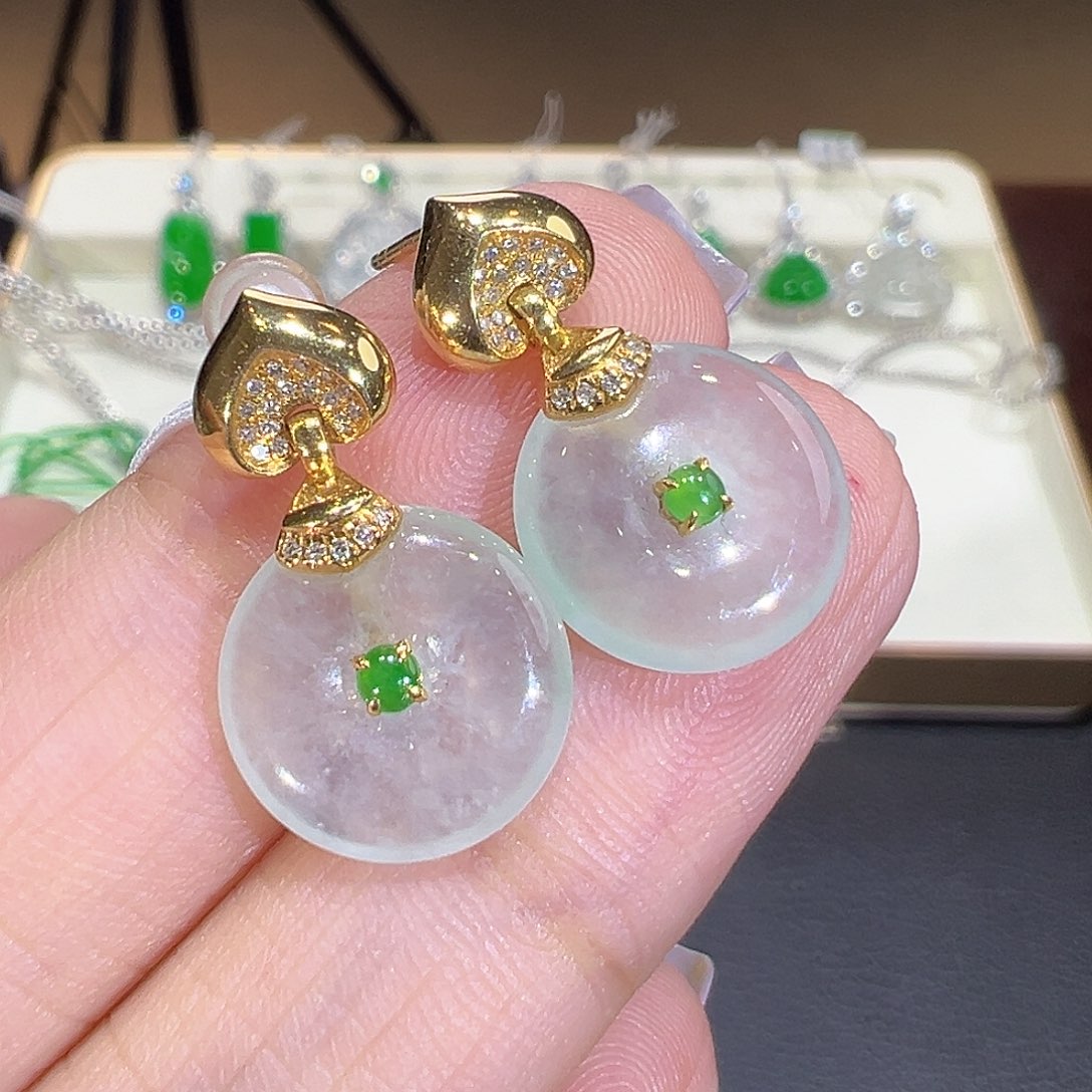 翡翠18K金镶嵌耳钉翡翠