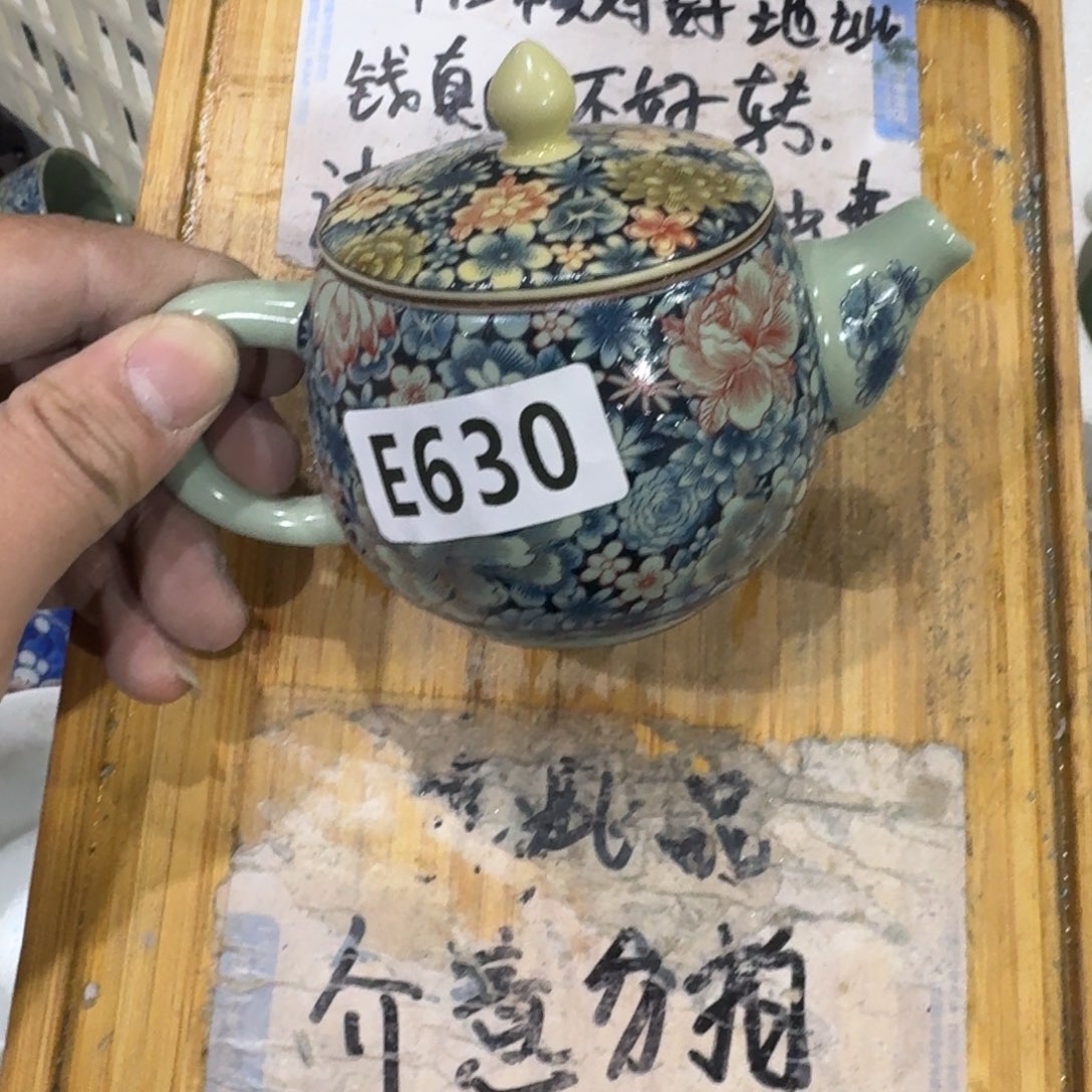 瑕疵介意勿拍陶瓷器皿 B935