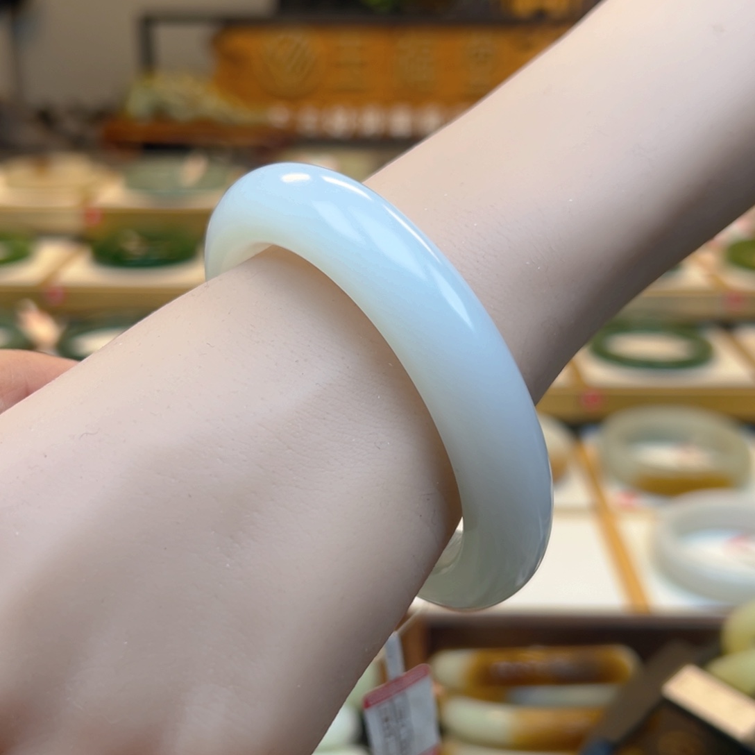 和田玉手镯未镶嵌3