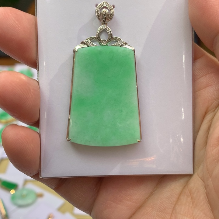 翡翠颈饰18K金镶嵌翡翠翡翠吊坠