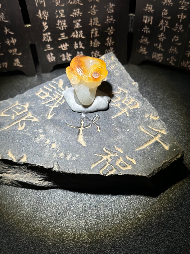 纯手工巳巳如意小蛇生肖挂件老熟黄沁黑皮雕刻