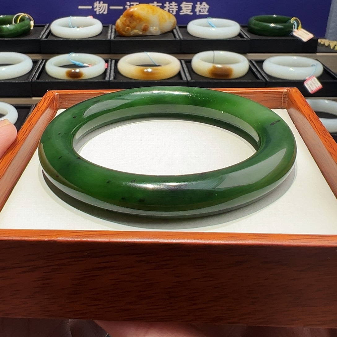 和田玉未镶嵌手镯