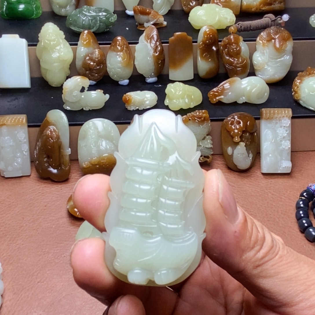 和田玉未镶嵌颈饰