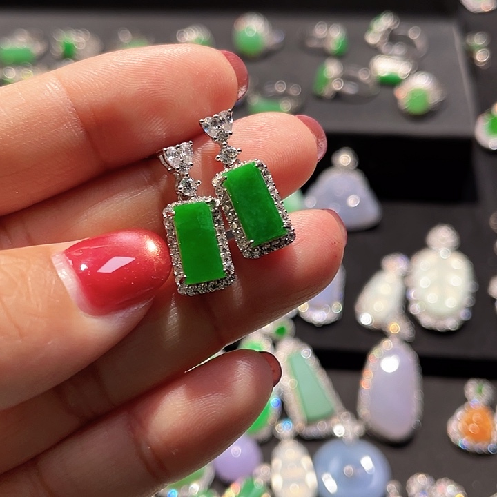 雯***雯翡翠银S925镶嵌颈饰