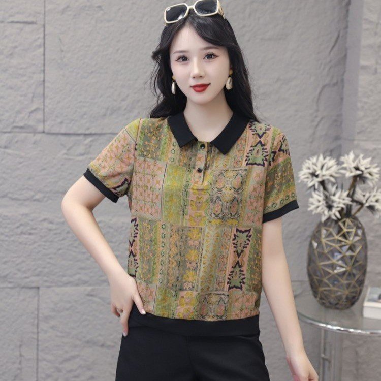 舒适与时尚并存，尽显女性的自信魅力