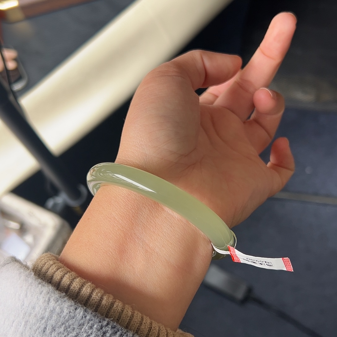 和田玉未镶嵌手镯