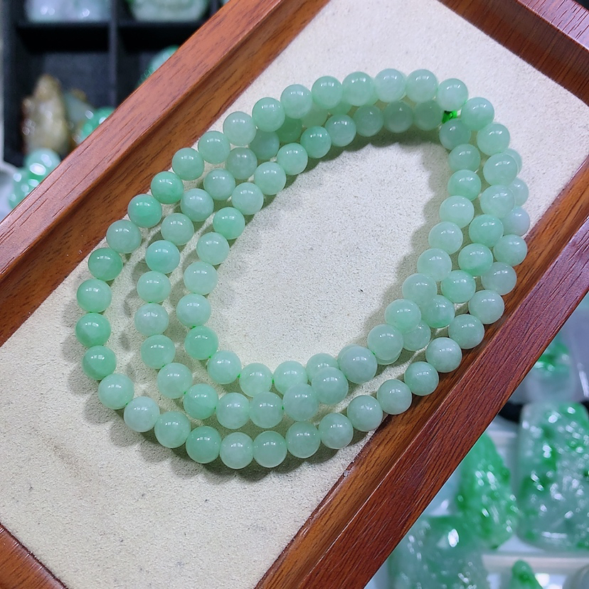 天然A货缅甸翡翠珠串，卡6.9～7mm，98颗