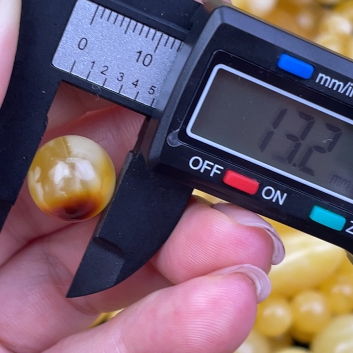 蜜蜡未镶嵌裸石微瑕339