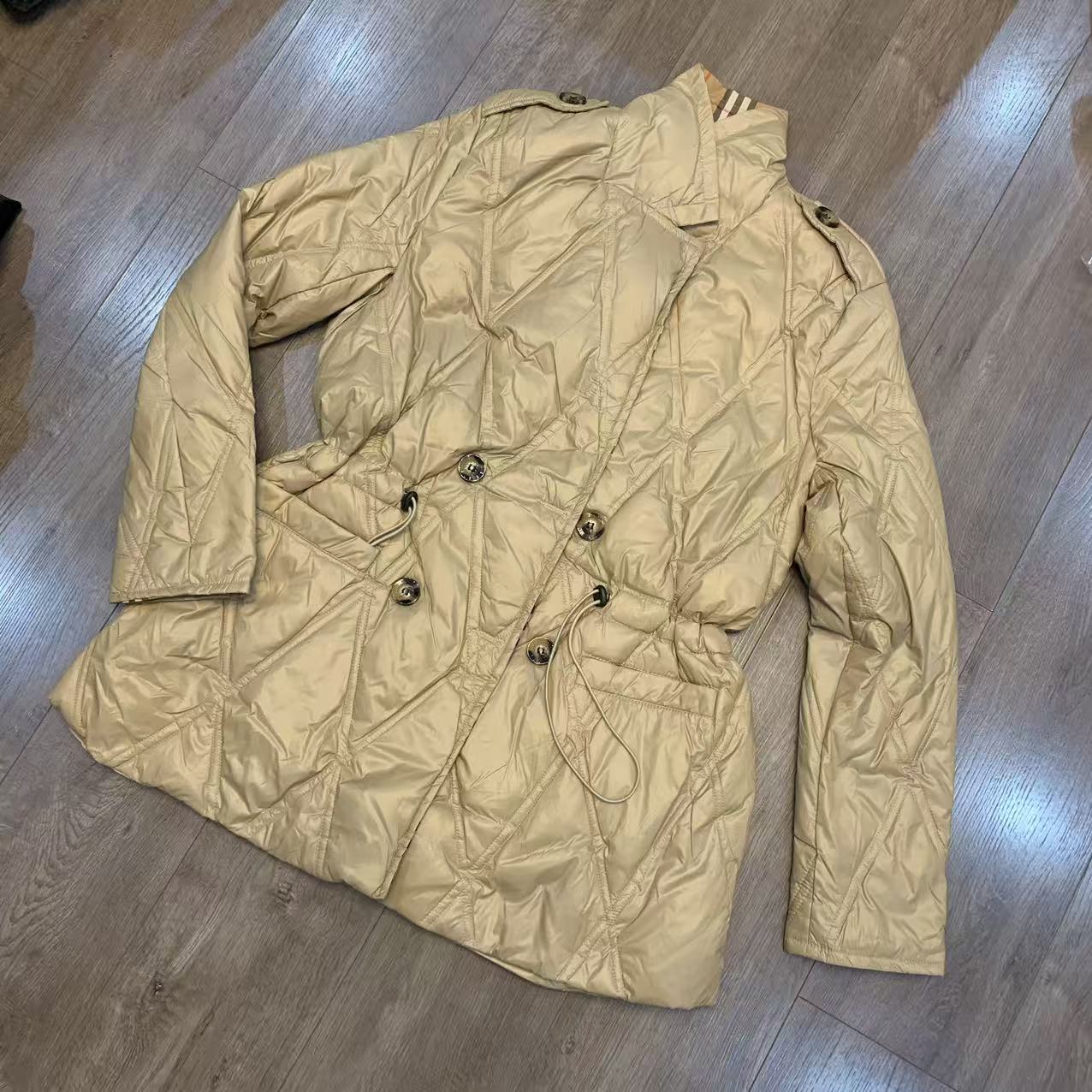 格格领收腰羽绒服660