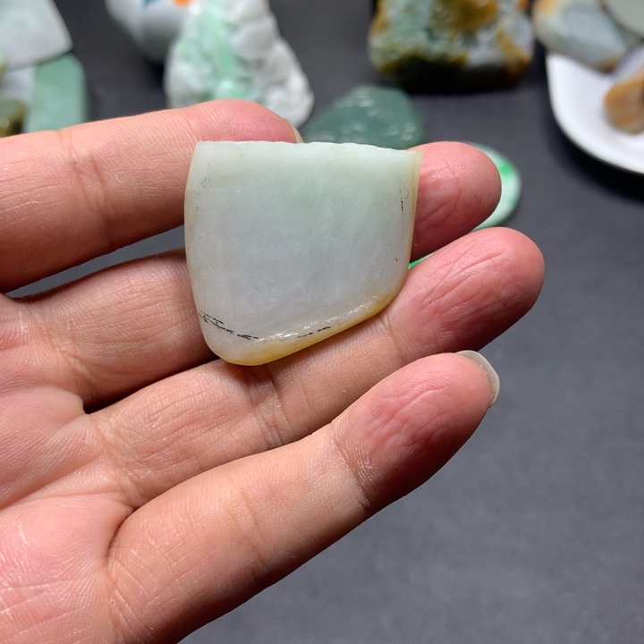 翡翠颈饰未镶嵌翡翠