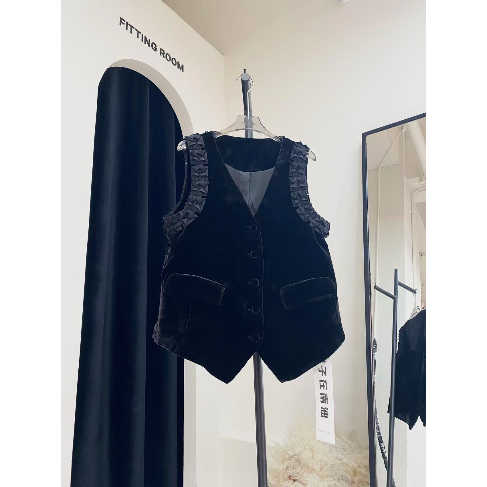 【M。C米尺】真丝丝绒V领单排扣荷叶边袖口马甲2936048521