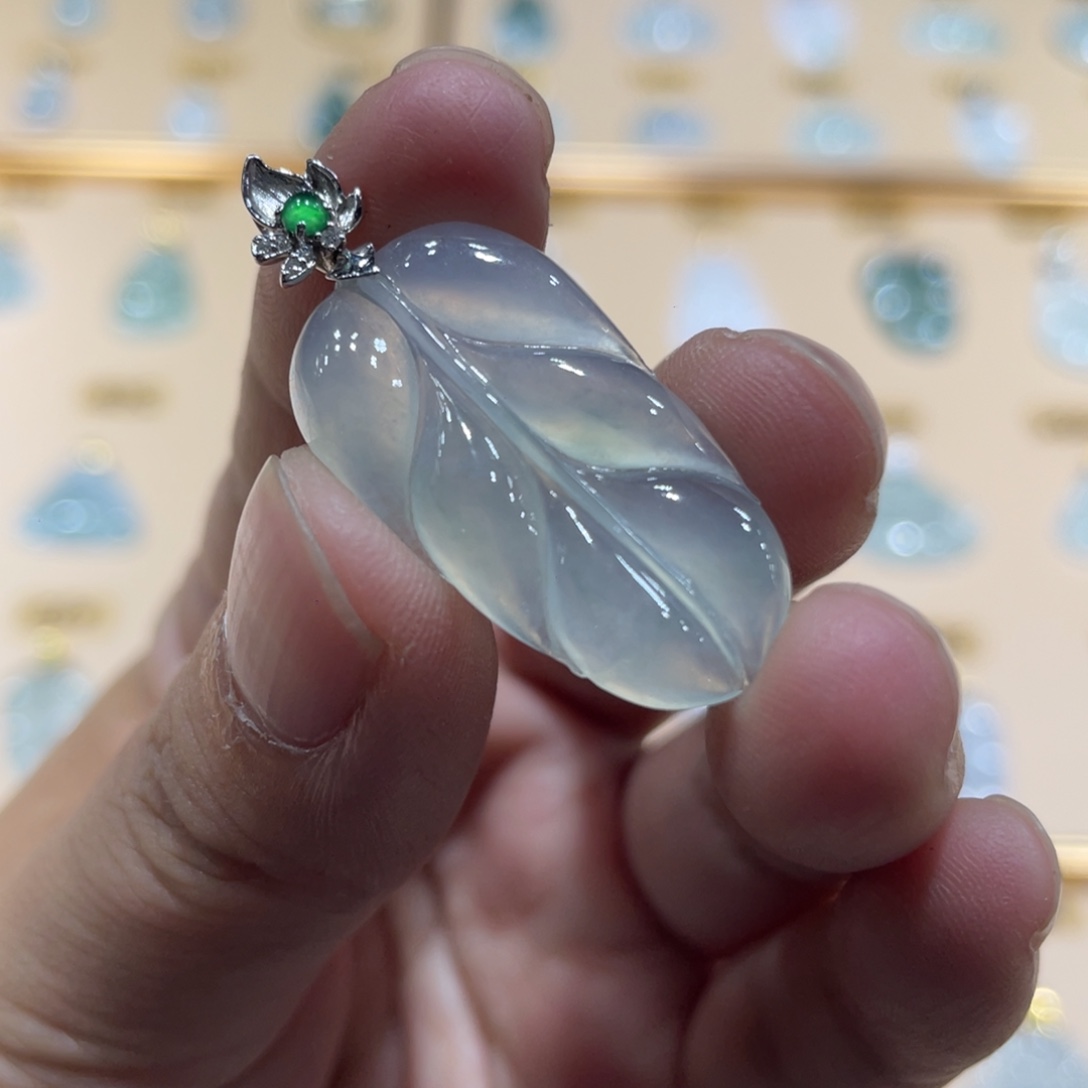 翡翠18K金镶嵌颈饰叶子