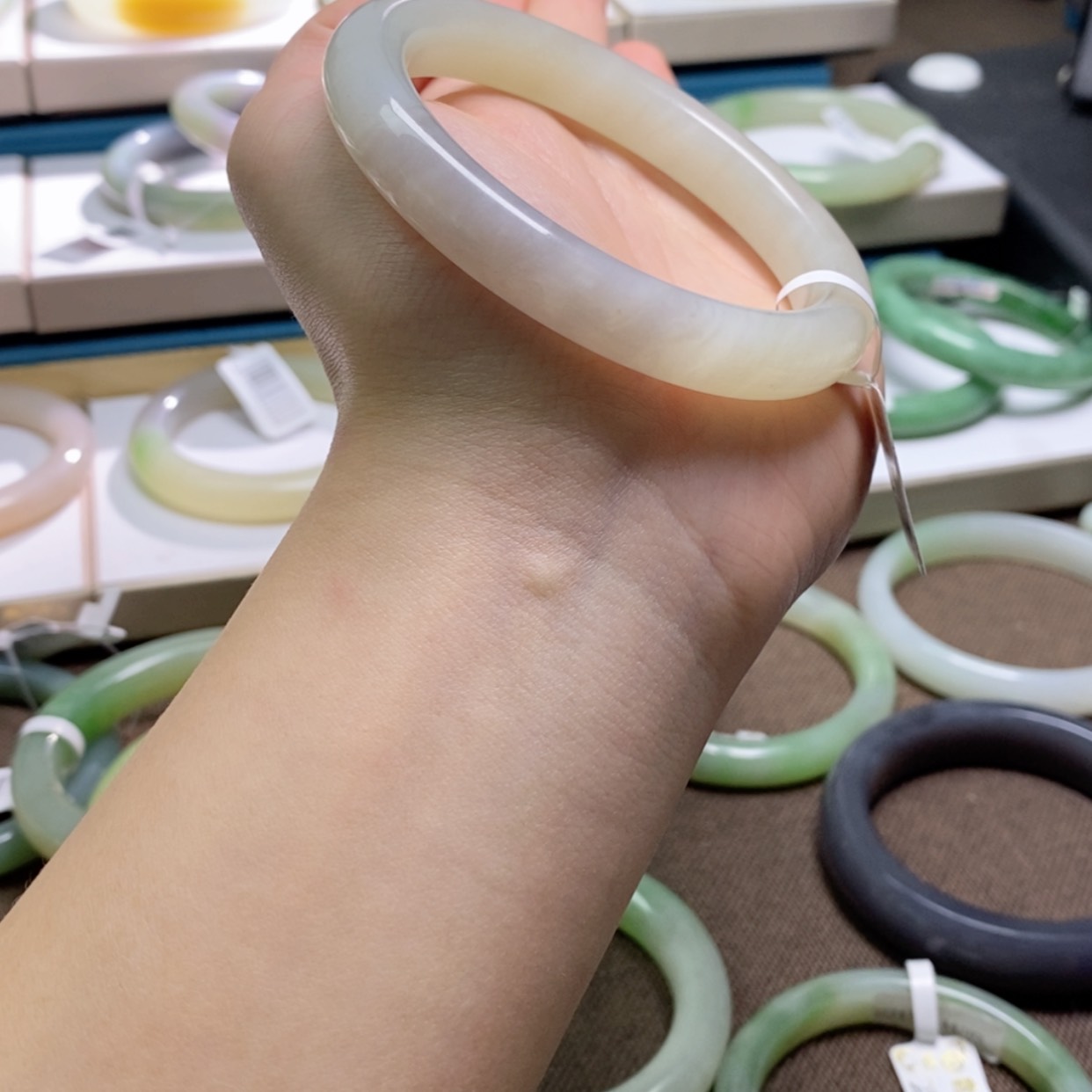 【闪购商品】和田玉手镯未镶嵌?****?