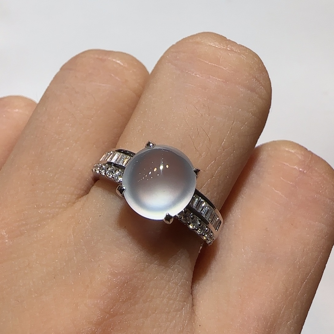 翡翠18K金镶嵌戒指蛋面