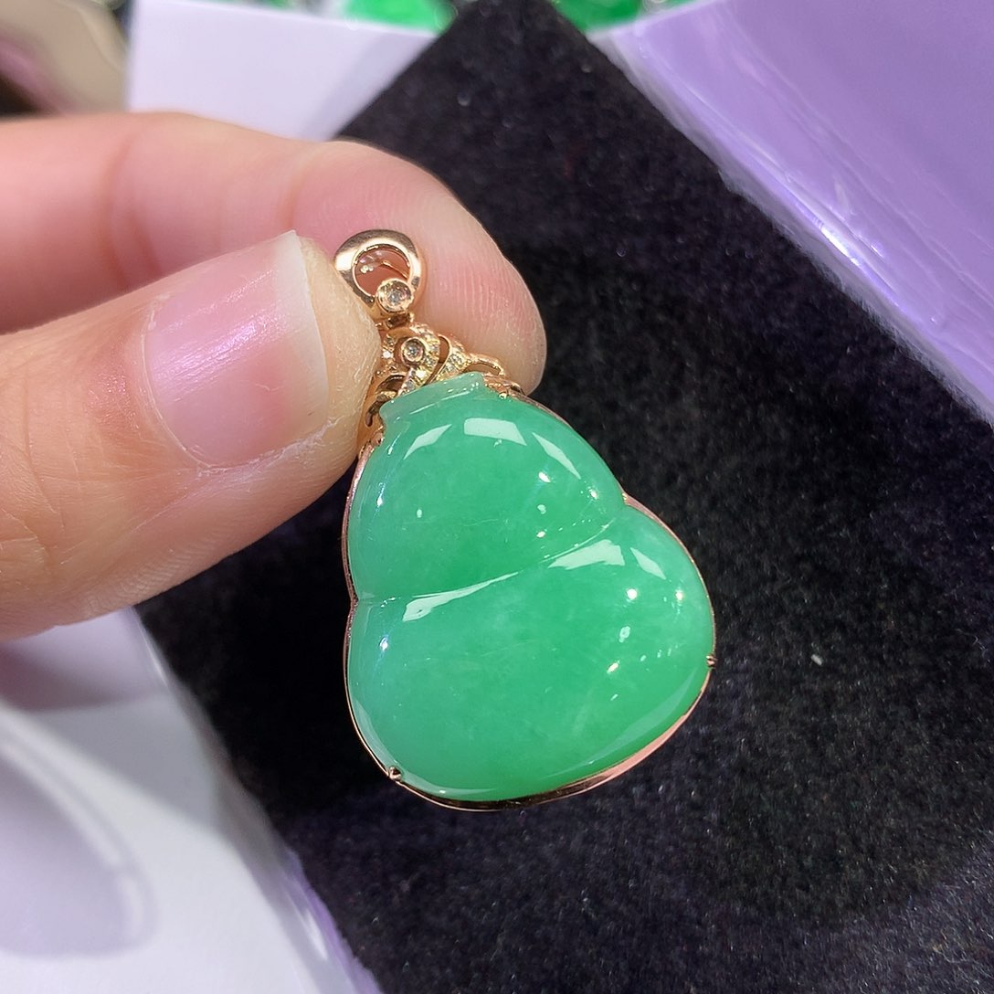 翡翠吊坠(赠链)18K金镶嵌