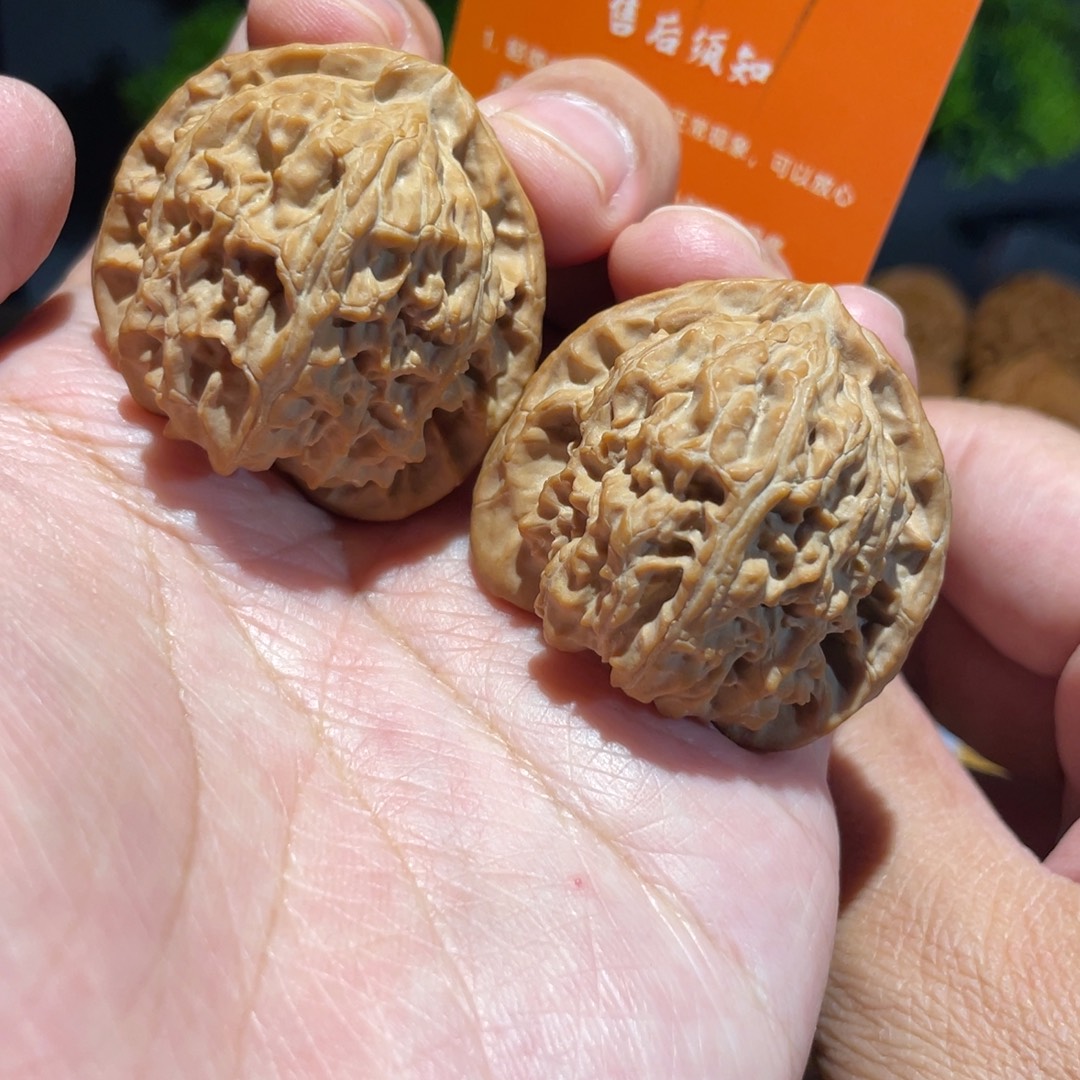 文玩核桃吊坠39三角白全品红皮377