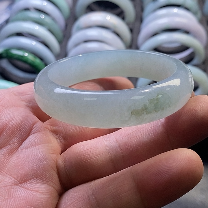 姐***妹翡翠未镶嵌手镯正