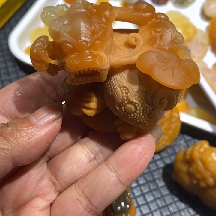 未镶嵌石英质玉（黄龙玉）颈饰