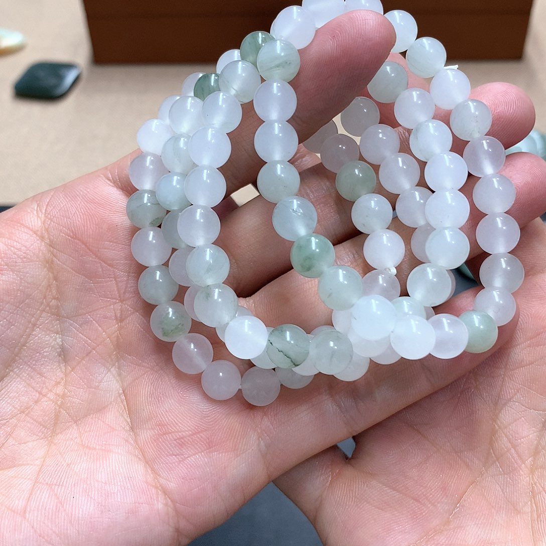 石英质玉未镶嵌颈饰