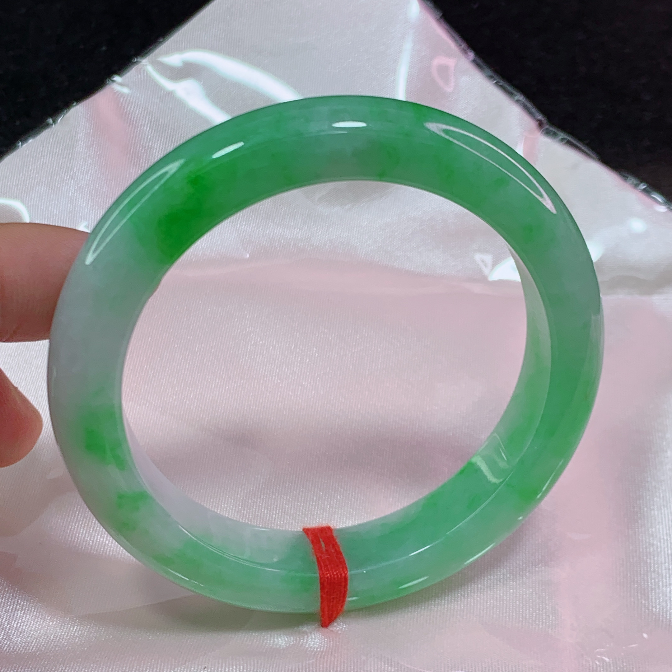 缅甸天然A货翡翠手镯冰润满阳绿56.6圈口高冰绿色女款冰透
