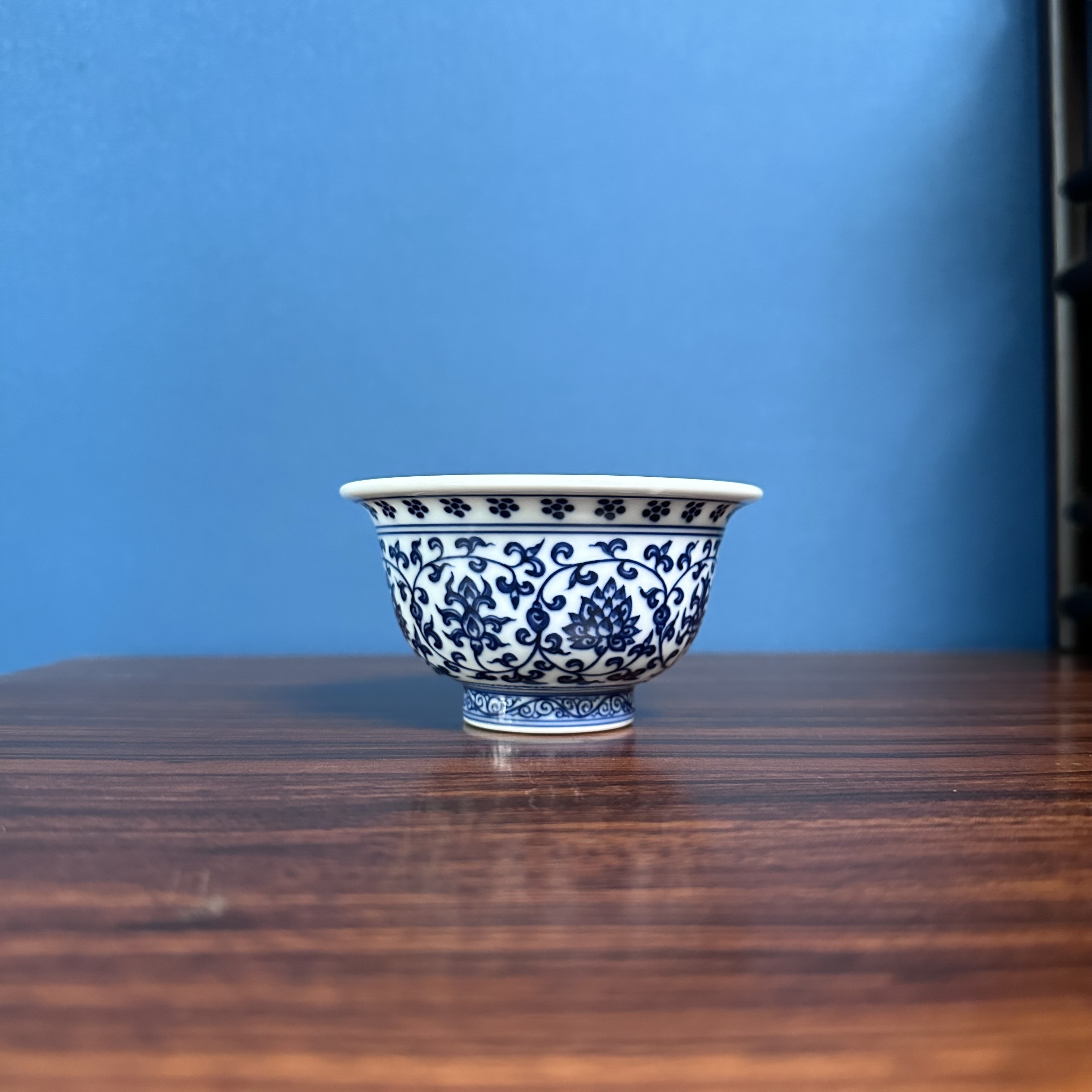 【王安石柴窑】防明永乐压手杯全手工手绘青花缠枝莲压手绘真柴窑烧