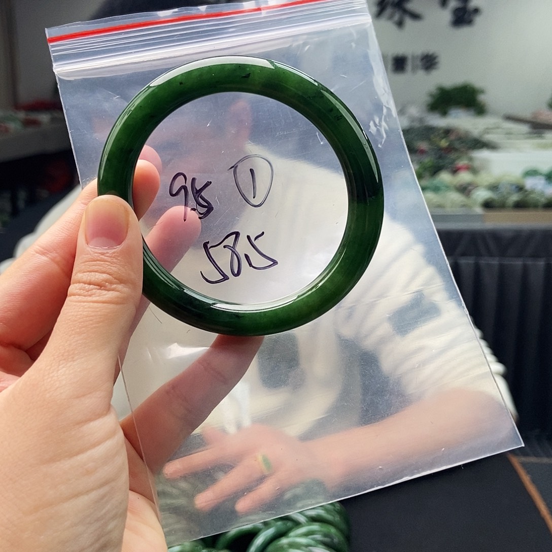 和田玉未镶嵌手镯颜色多样性发拍一发一