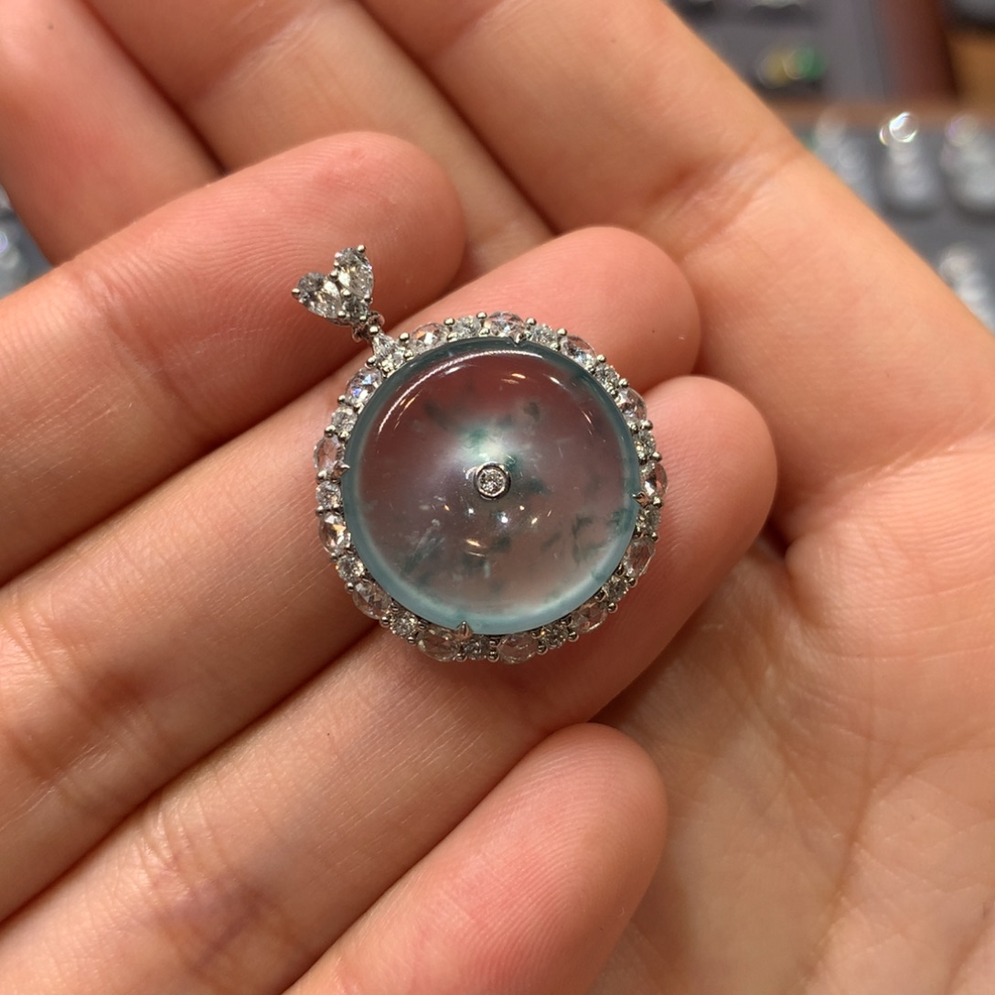 翡翠颈饰18K金镶嵌吊坠