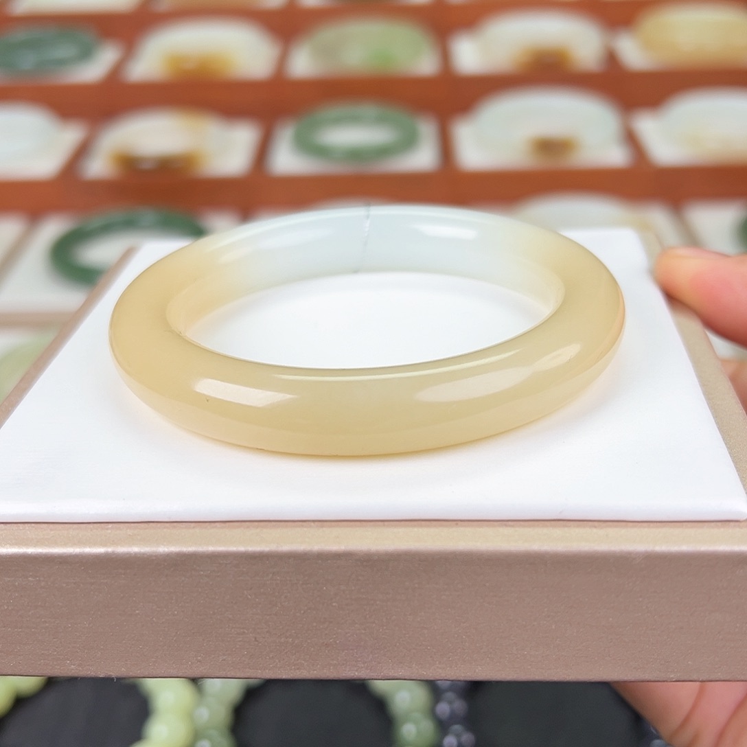 和田玉未镶嵌手镯和田玉糖白手镯